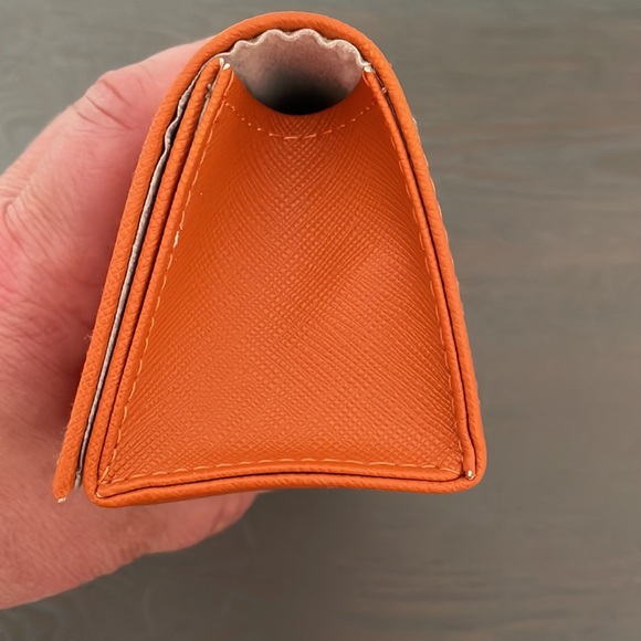 Authentic Tory Burch sun glass case. never used pristine condition! - Picture 10 of 10